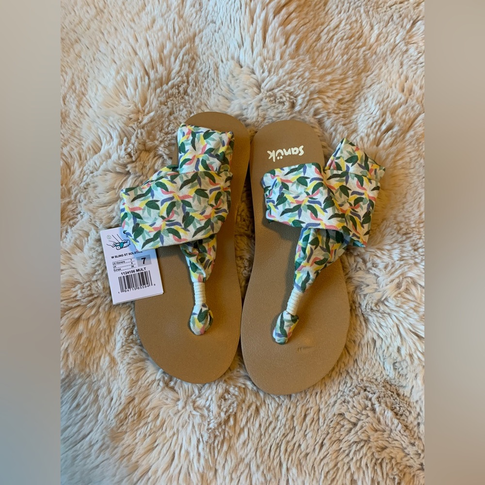 NWT Sanuk sandals